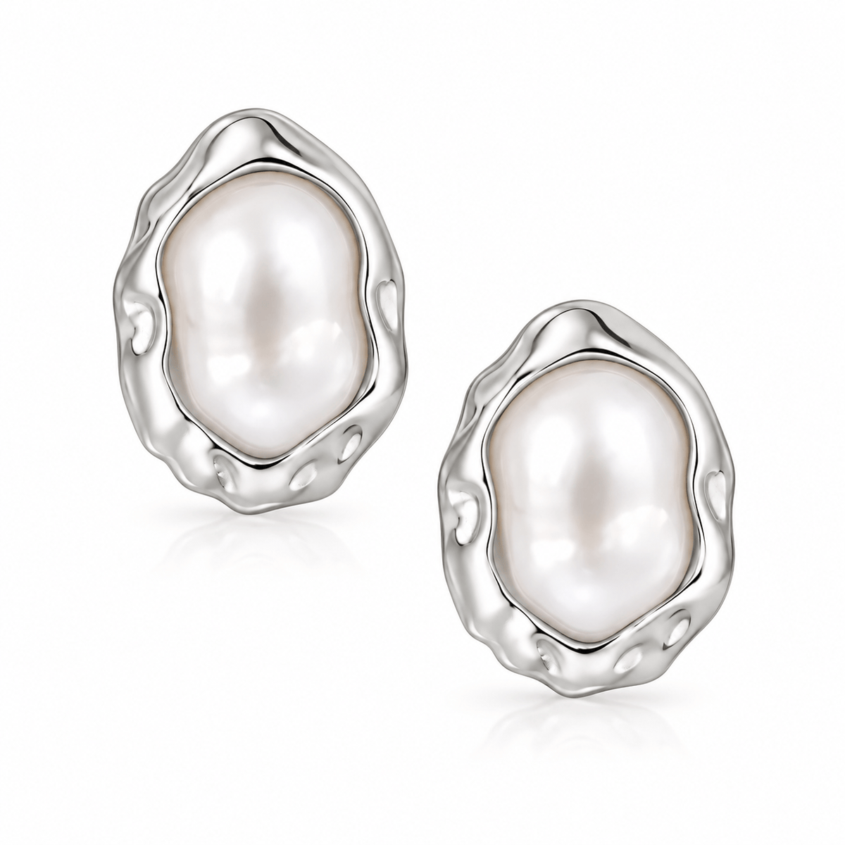 Larissa Pearl Stud Earrings