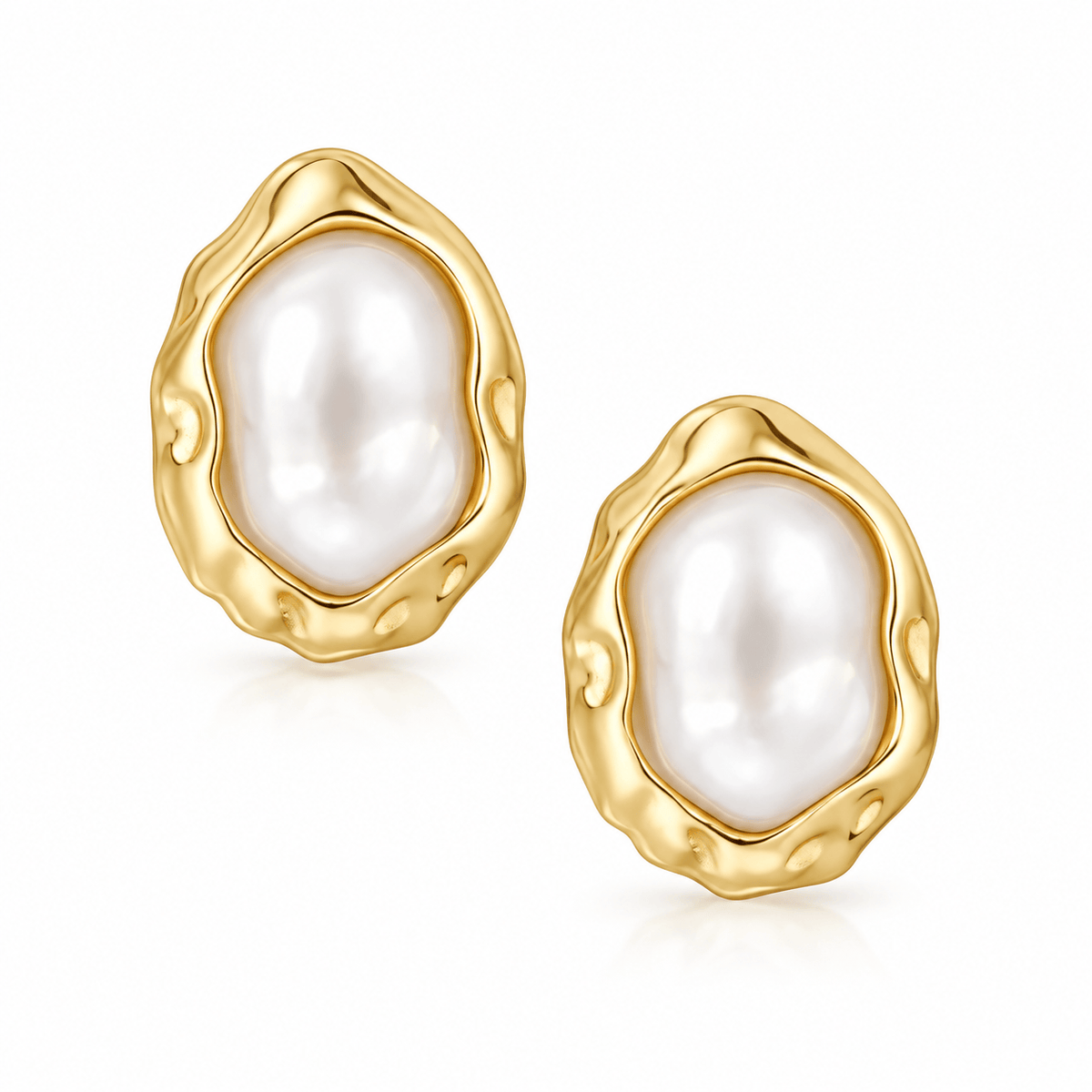 Larissa Pearl Stud Earrings