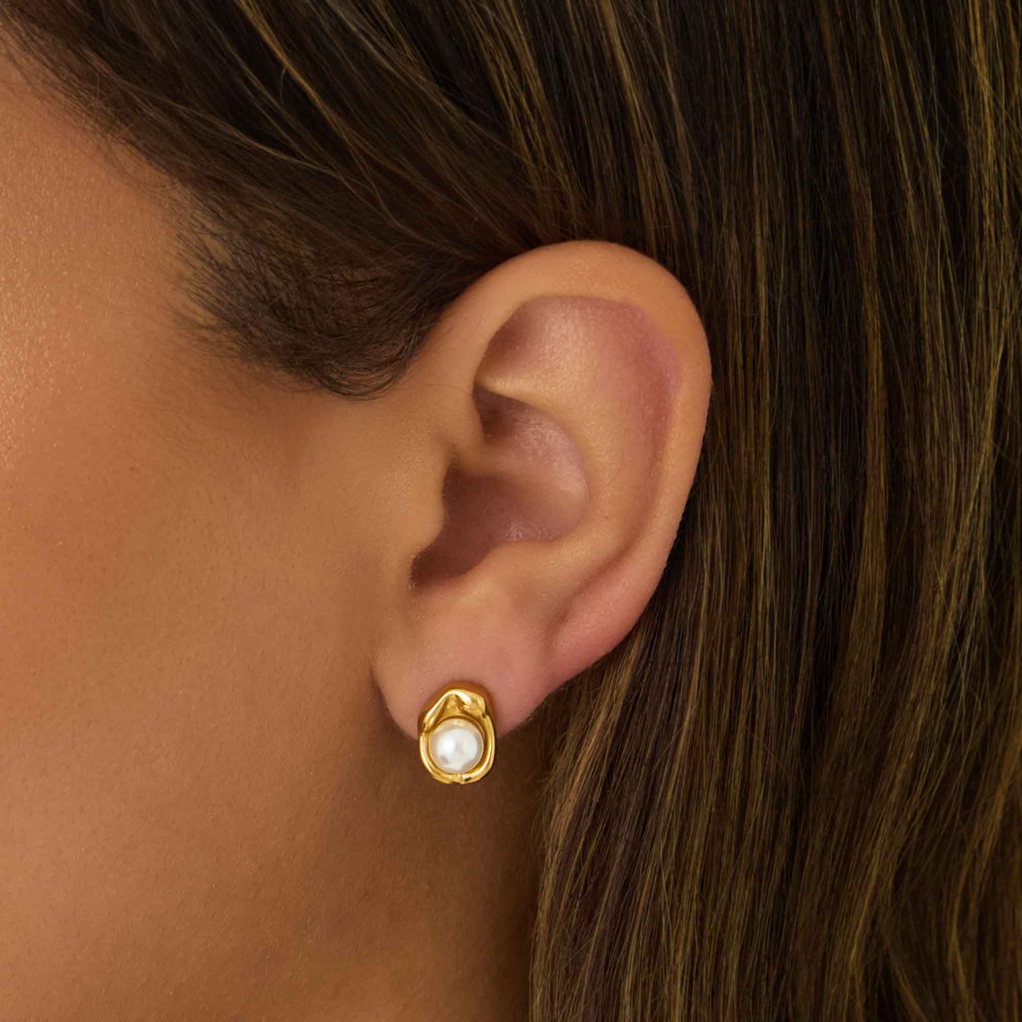 Bohomoon Stainless Steel Amber Pearl Stud Earrings