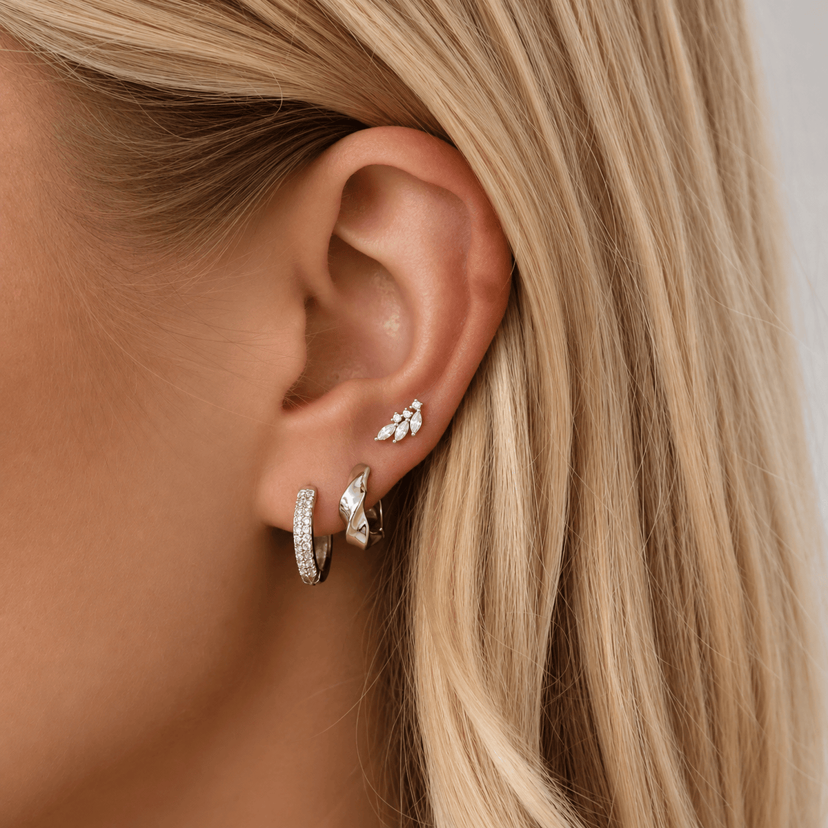 Bohomoon Stainless Steel Daisy Hoop Earrings