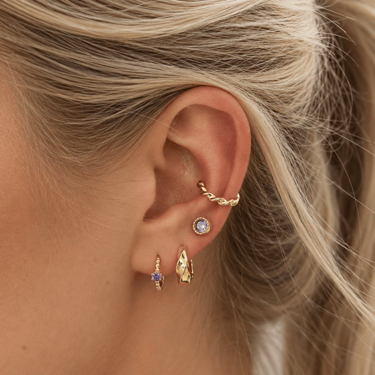 Bohomoon Stainless Steel Daisy Hoop Earrings