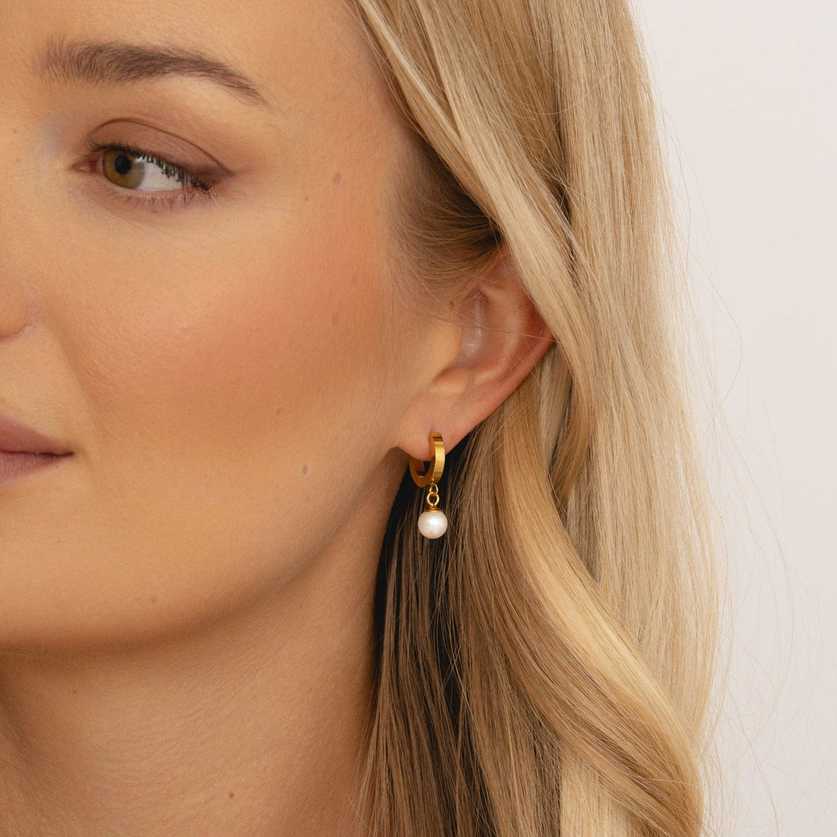 Bohomoon Stainless Steel Honolulu Pearl Hoop Earrings