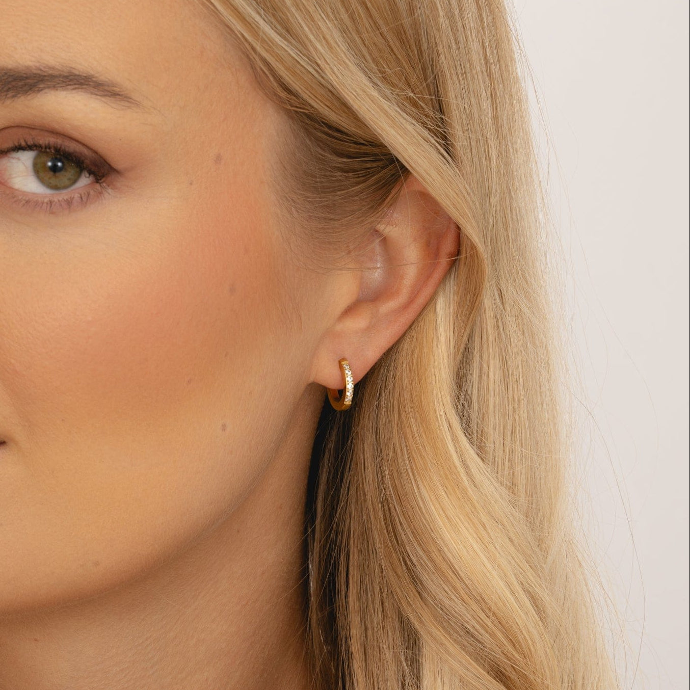 Bohomoon Stainless Steel Lexi Huggie Hoop Earrings